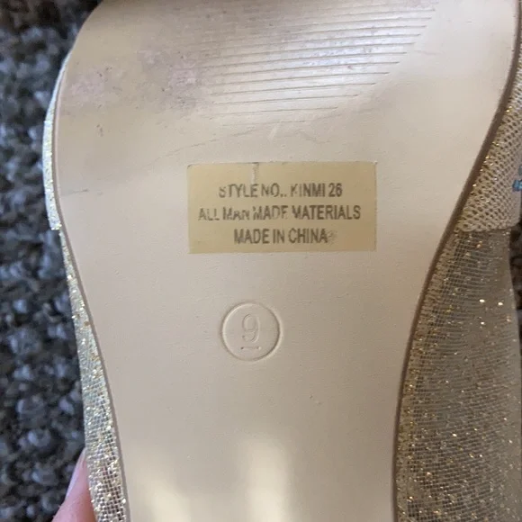 Women’s Gold Heel Shoe - Picture 10 of 12